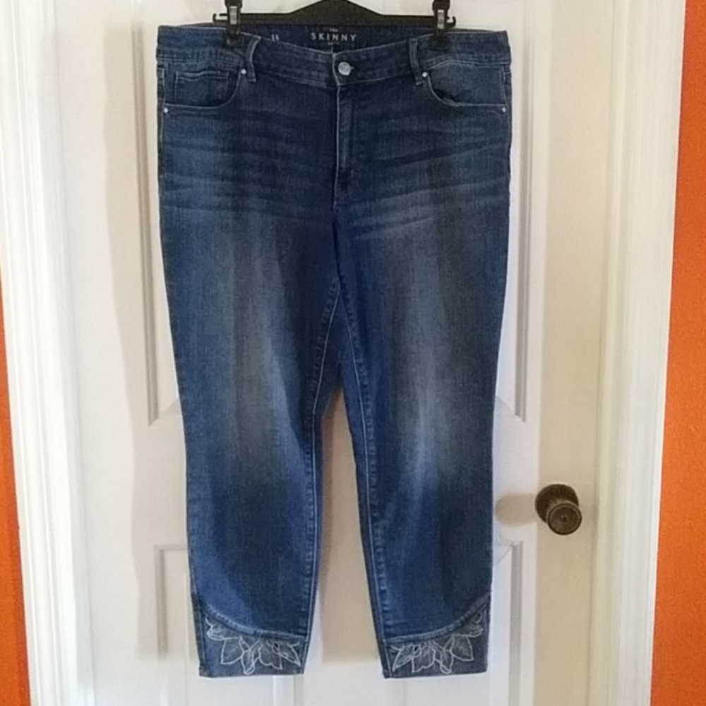 WhiteHouseBlackMarket ankle blue jeans.